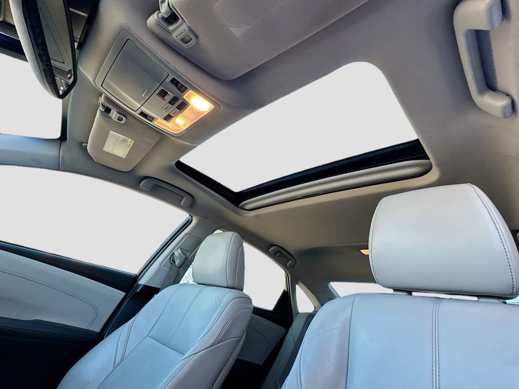 Used 2018 Toyota Avalon Limited image 26