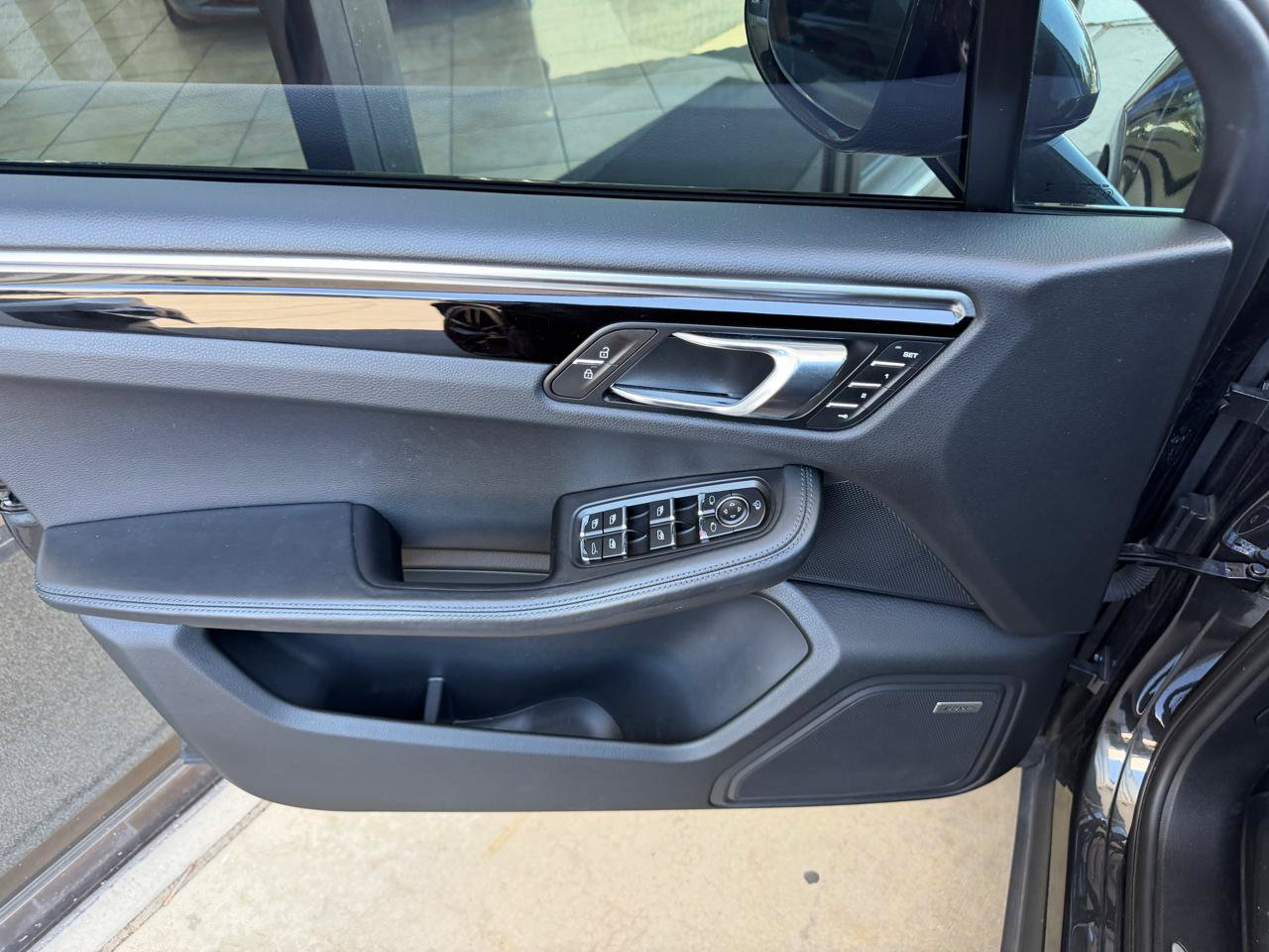 Used 2022 Porsche Macan S w/ Premium Package Plus AWD/4WD image 16