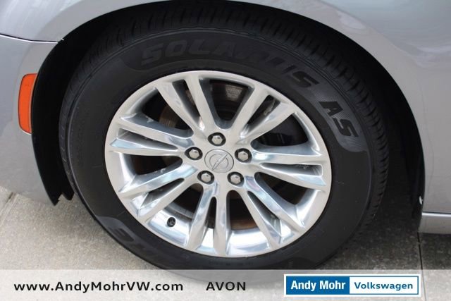 Used 2018 Chrysler 300 Touring w/ Driver Convenience Group image 12