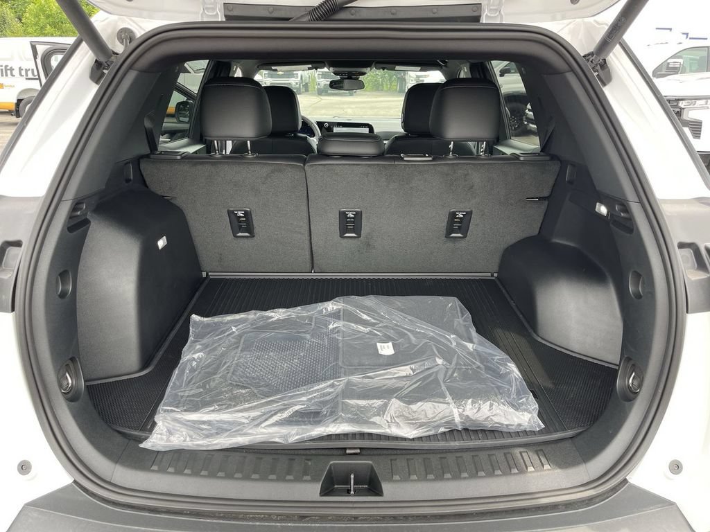 New 2026 Chevrolet Equinox LT w/ Convenience Package II FWD image 23