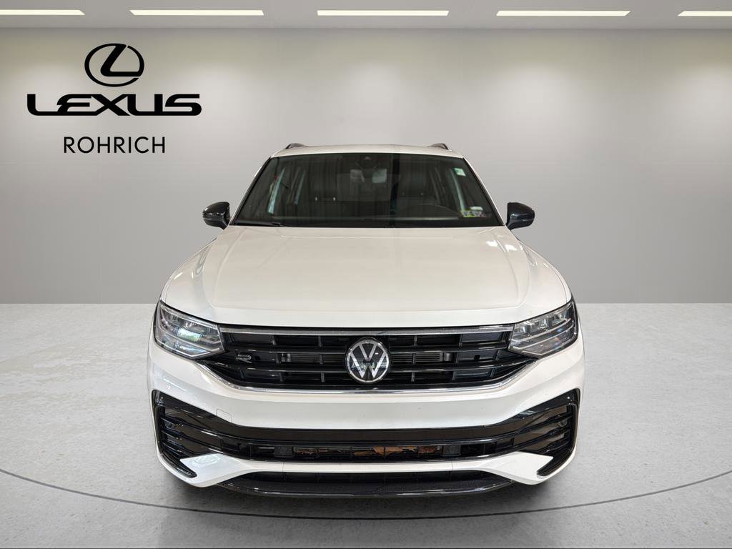Used 2024 Volkswagen Tiguan SE R-Line image 2