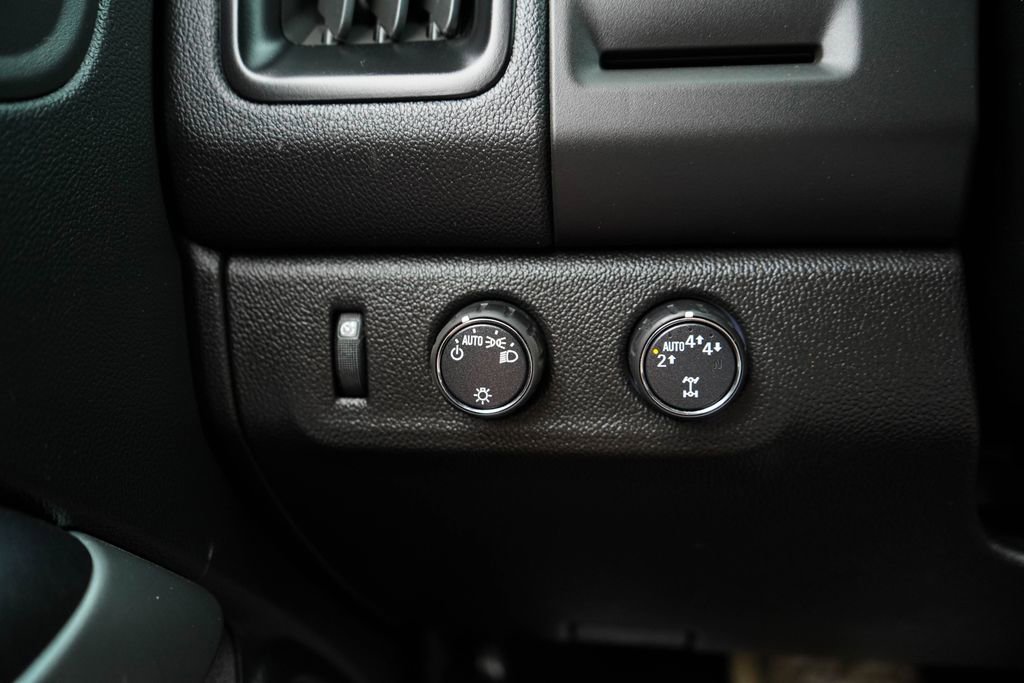 Used 2020 Chevrolet Colorado LT AWD/4WD image 30