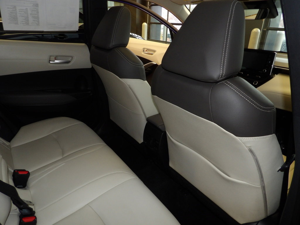 Used 2022 Toyota Corolla Cross XLE image 17