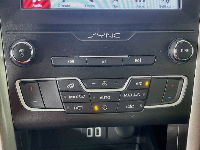Used 2019 Ford Fusion SE FWD image 17