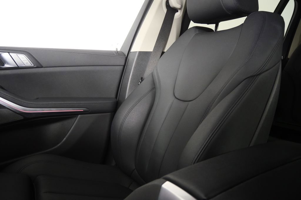 Used 2021 BMW X7 xDrive40i w/ Premium Package image 28