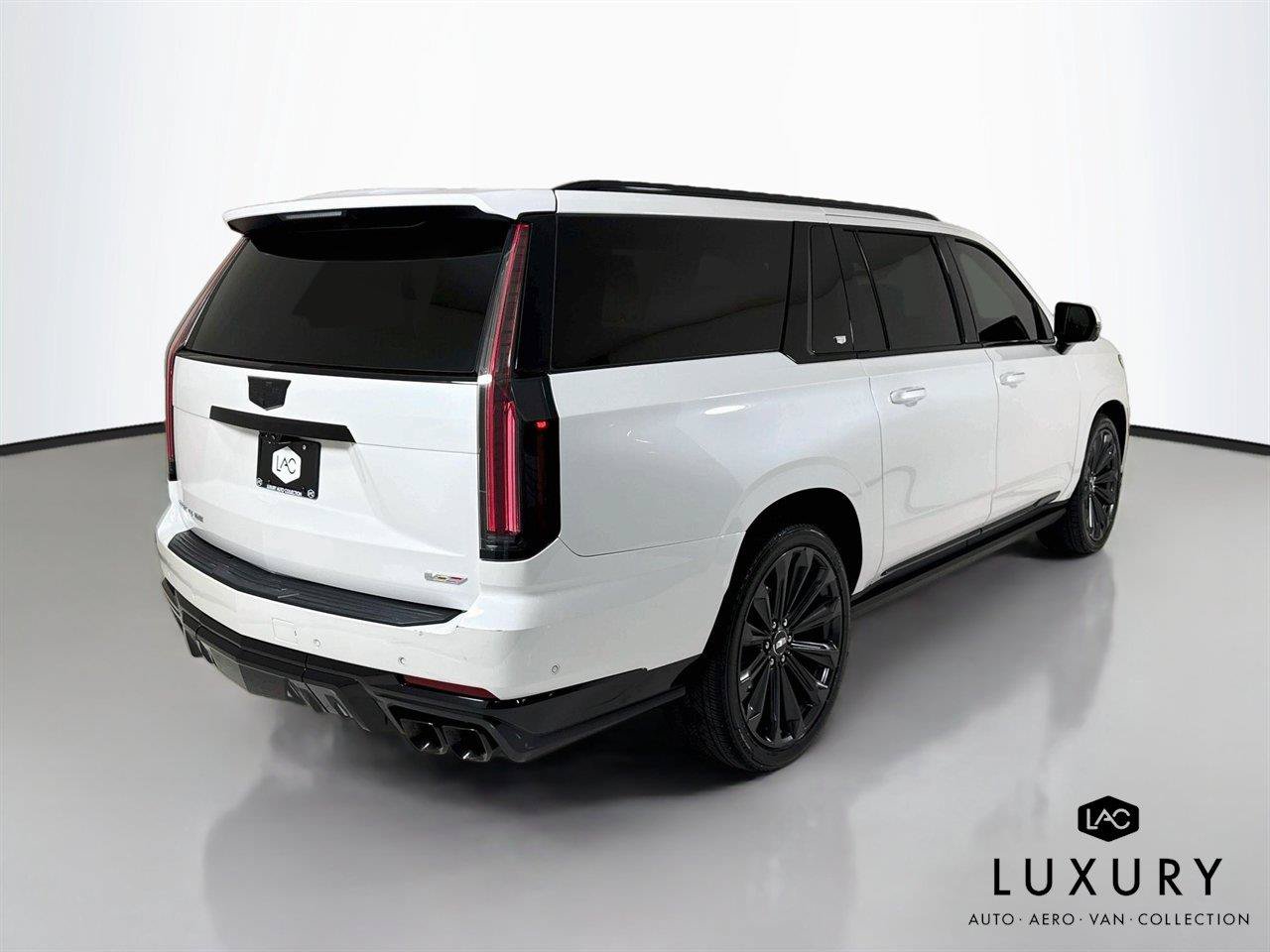 Used 2025 Cadillac Escalade ESV V AWD/4WD image 5