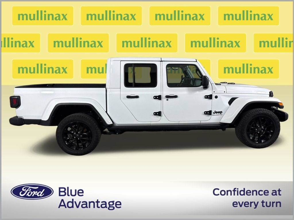 Used 2025 Jeep Gladiator Sport AWD/4WD image 2