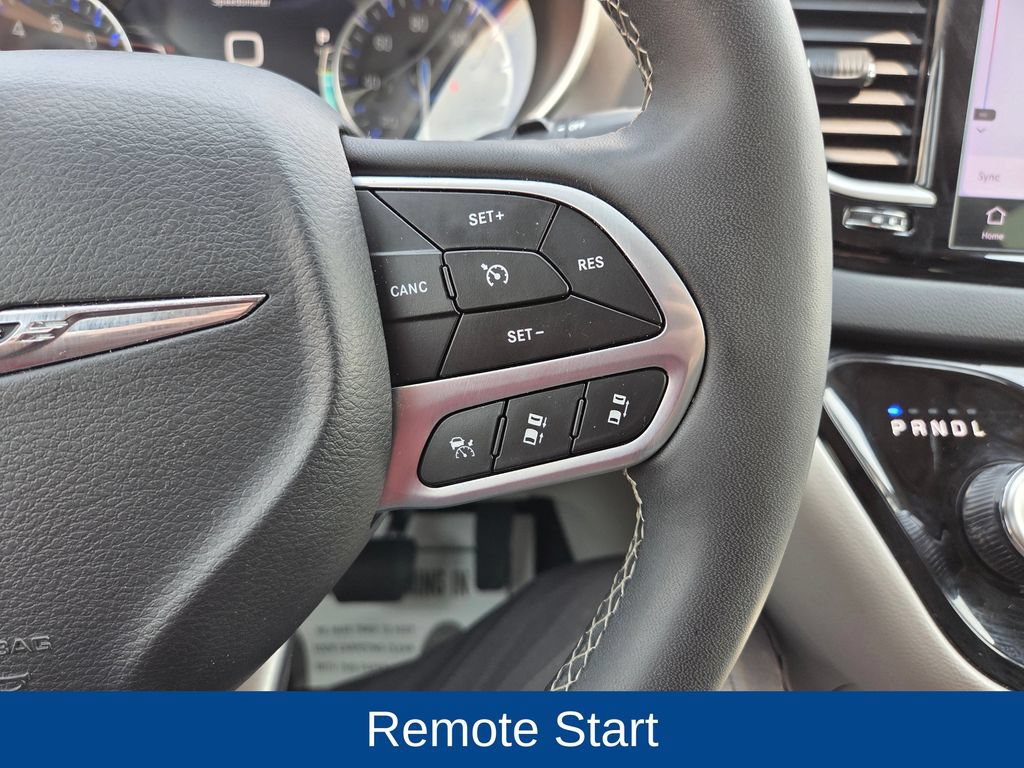 Used 2024 Chrysler Pacifica Touring-L FWD image 21