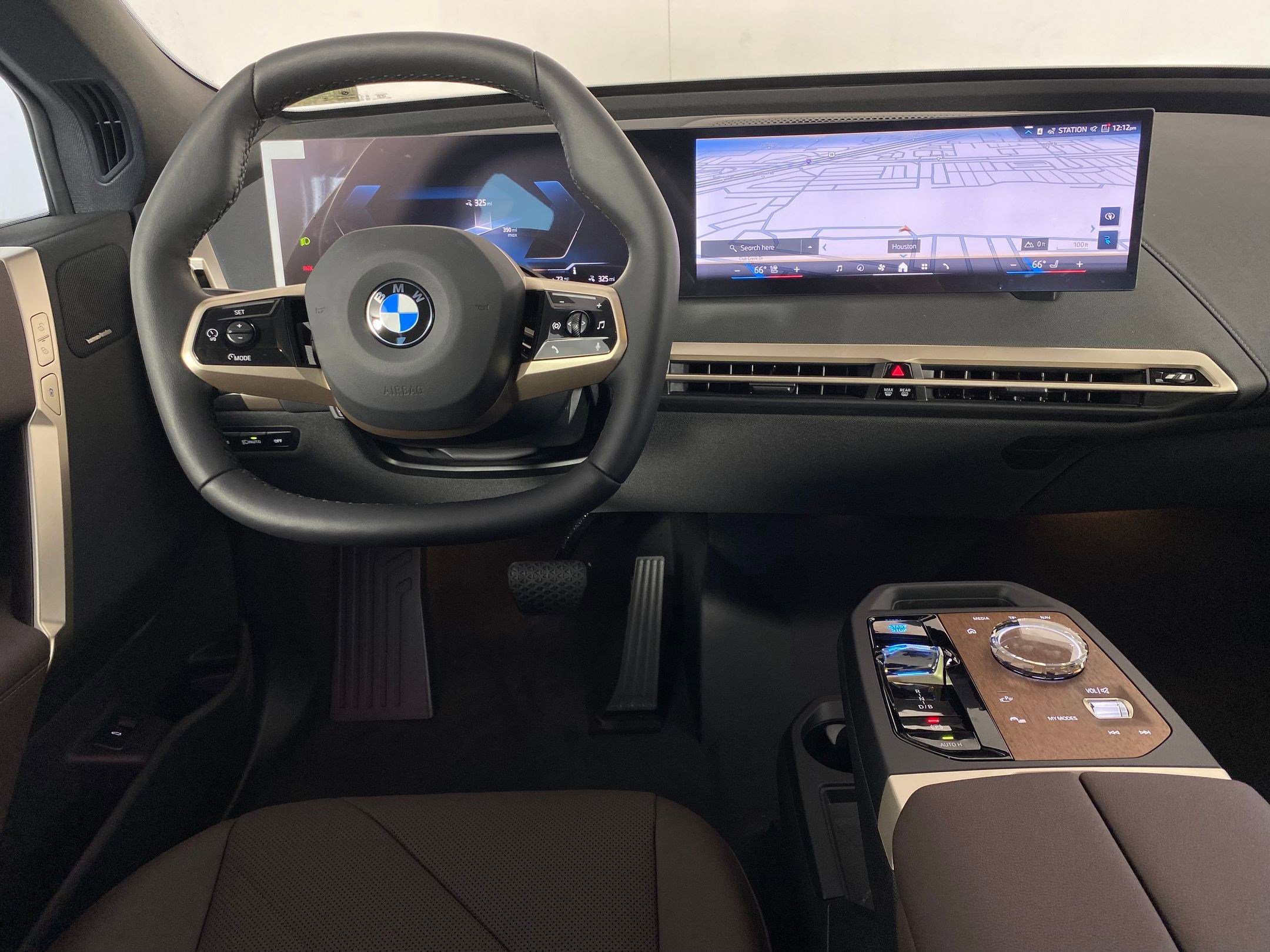 New 2026 BMW iX xDrive60 w/ Executive Package image 3