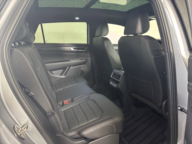 New 2026 Volkswagen Atlas Cross Sport SEL R-Line image 5