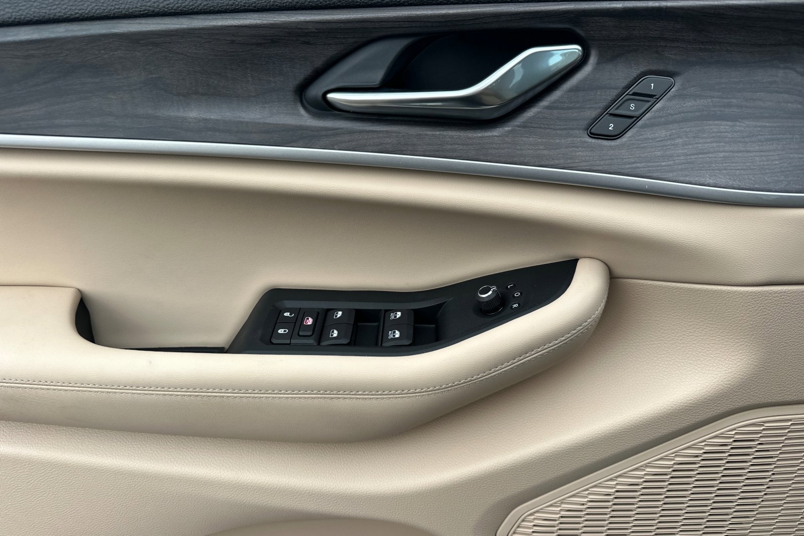 New 2025 Jeep Grand Cherokee L Limited w/ Luxury Tech Group II image 10