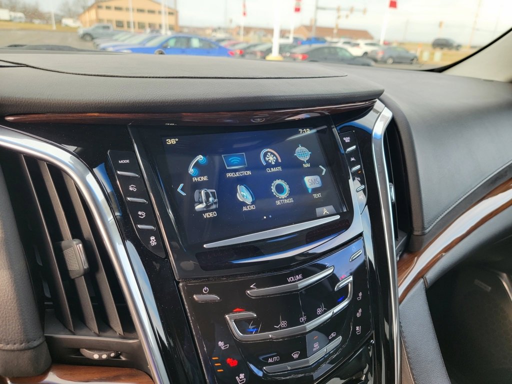 Used 2017 Cadillac Escalade Premium Luxury image 39