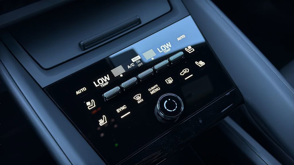 New 2026 Porsche Macan 4 Electric image 13