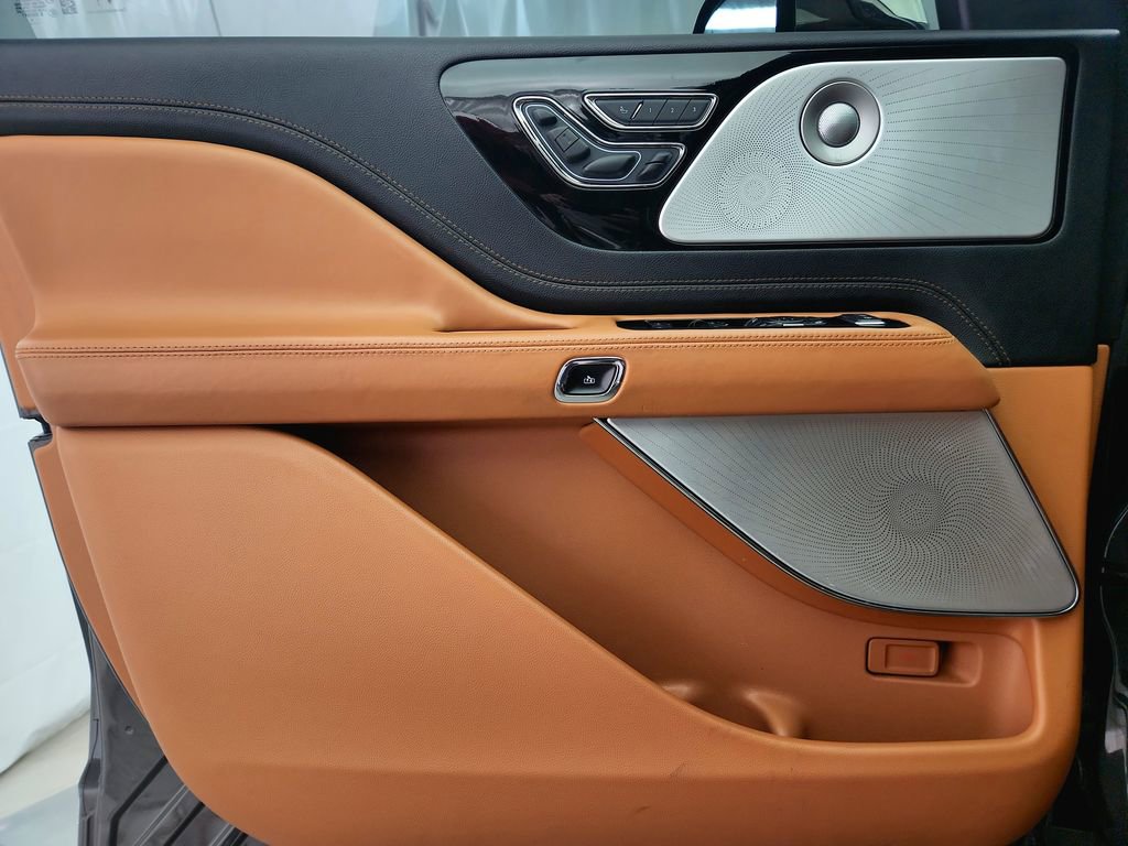 Used 2020 Lincoln Aviator Black Label Grand Touring w/ Class IV Trailer Tow Package image 31