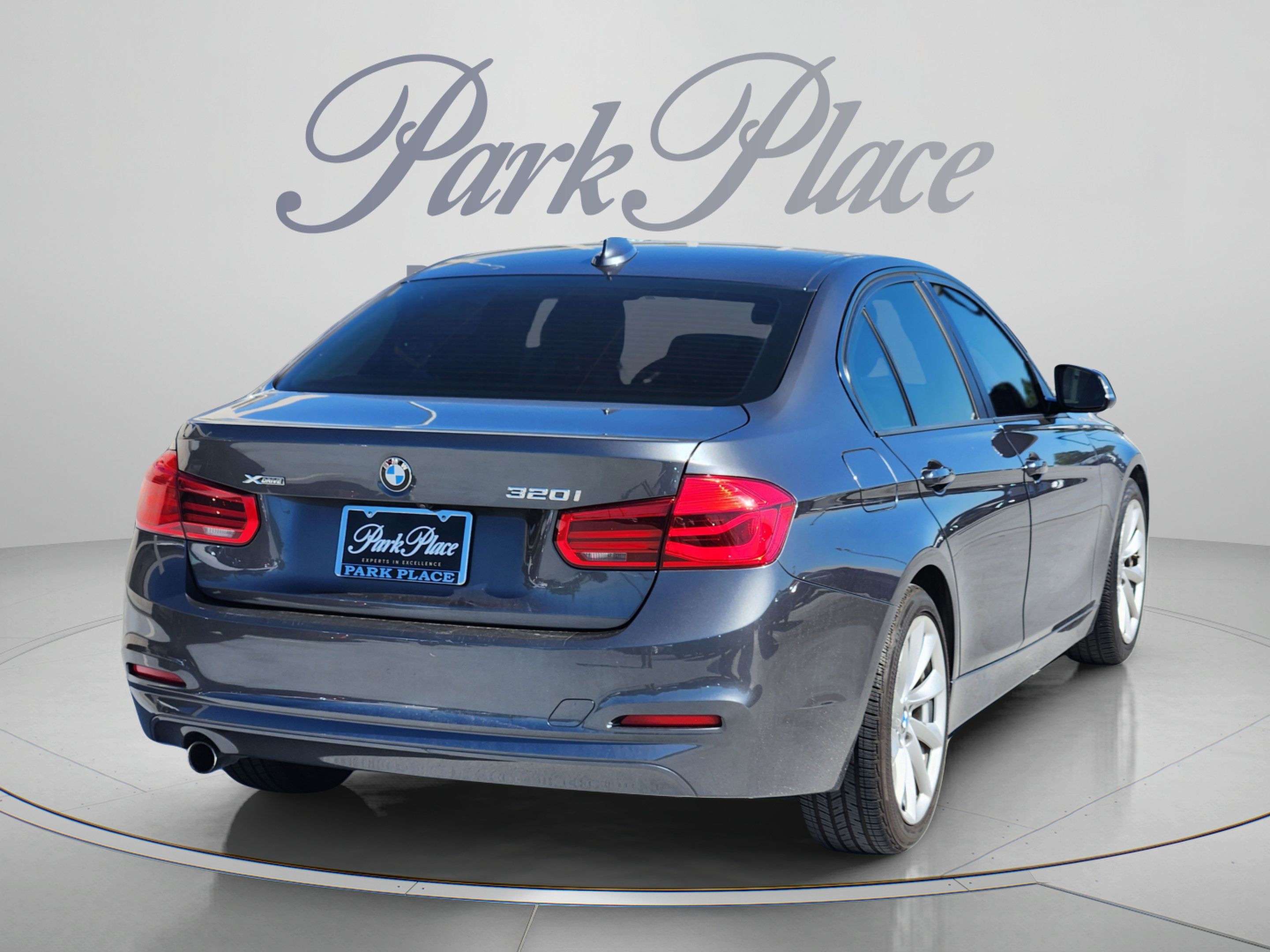 Used 2018 BMW 320i xDrive Sedan w/ Premium Package AWD/4WD image 6
