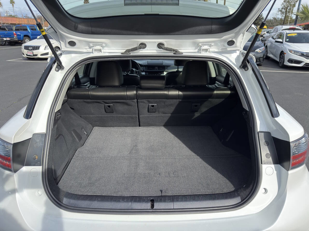 Used 2013 Lexus CT 200h w/ Premium Pkg w/Navigation FWD image 19