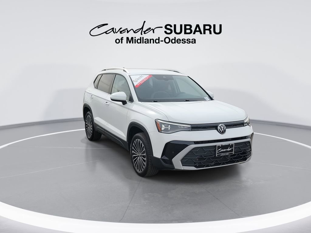 Used 2025 Volkswagen Taos SE image 2
