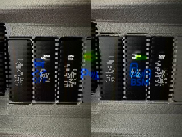 Used 2017 Toyota Sienna XLE w/ XLE Navigation Package AWD/4WD image 8