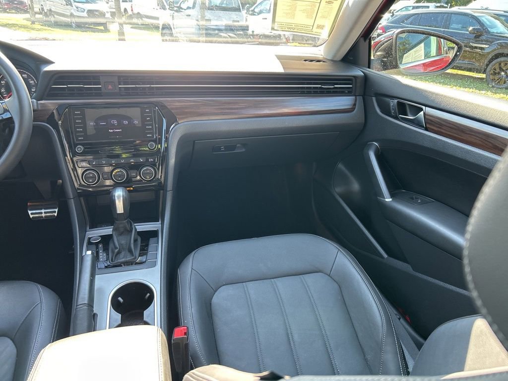 Used 2022 Volkswagen Passat 2.0T image 11