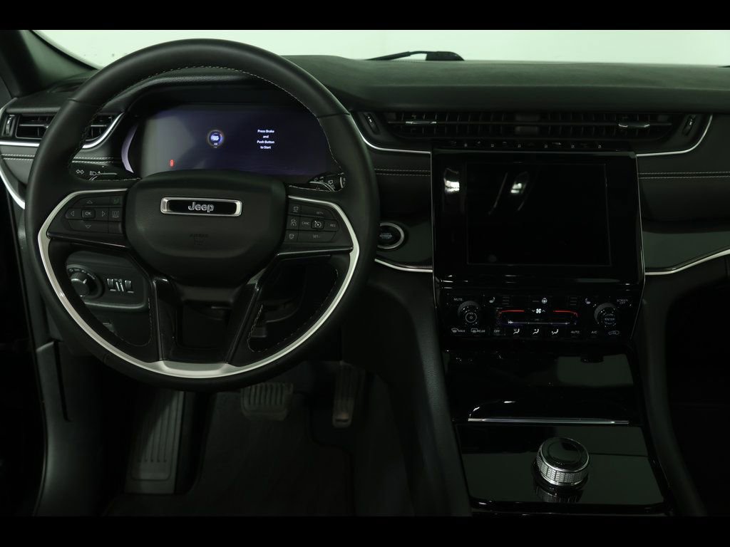 Used 2023 Jeep Grand Cherokee Altitude image 17