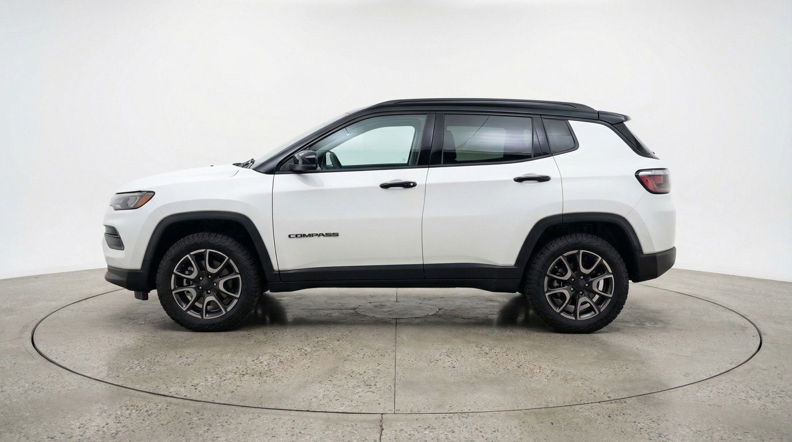 Used 2025 Jeep Compass Trailhawk AWD/4WD image 5