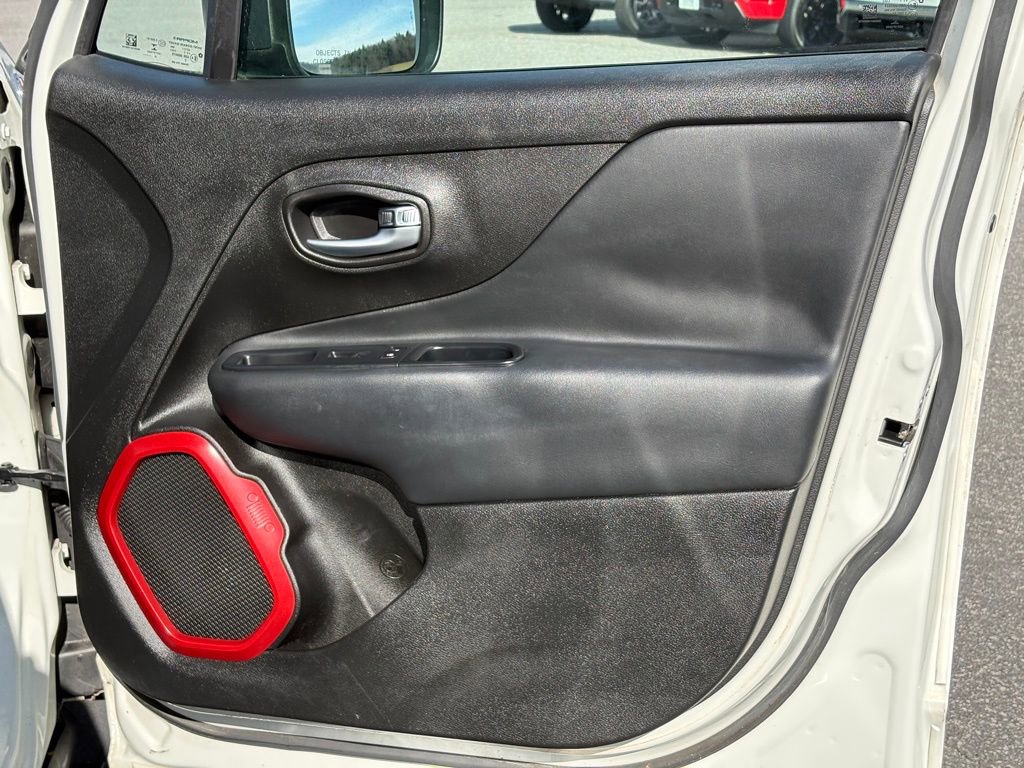 Used 2016 Jeep Renegade Trailhawk w/ Premium Trailhawk Package image 43