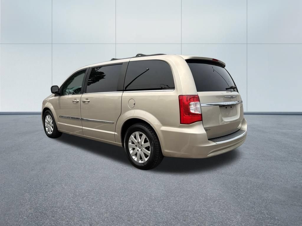 Used 2013 Chrysler Town & Country Touring FWD image 7