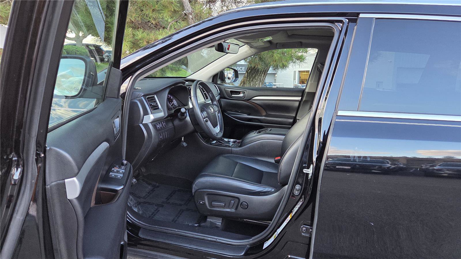 Used 2018 Toyota Highlander XLE AWD/4WD image 93