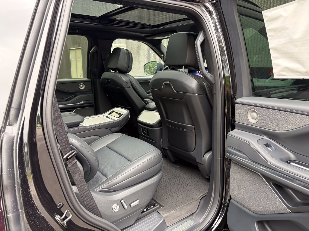 New 2027 Lincoln Navigator Reserve w/ Jet Appearance Package AWD/4WD image 27