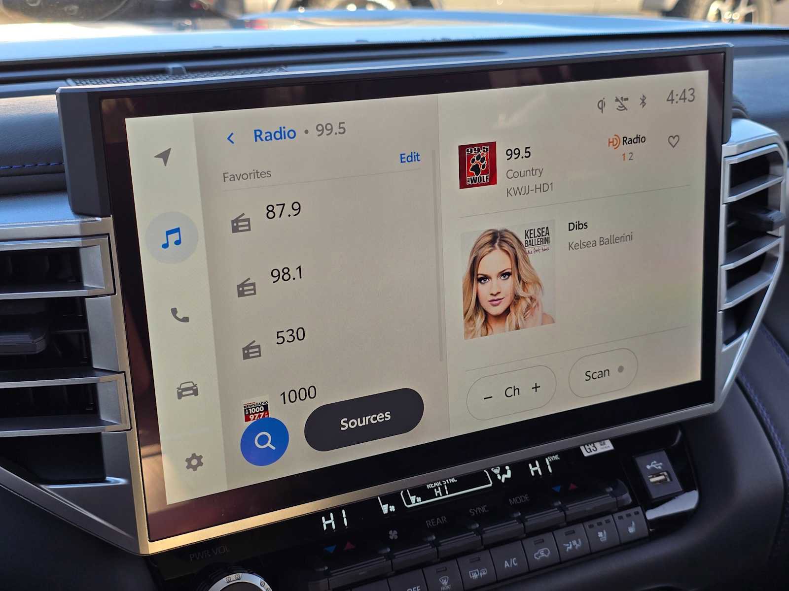 Certified 2025 Toyota Sequoia Platinum image 32