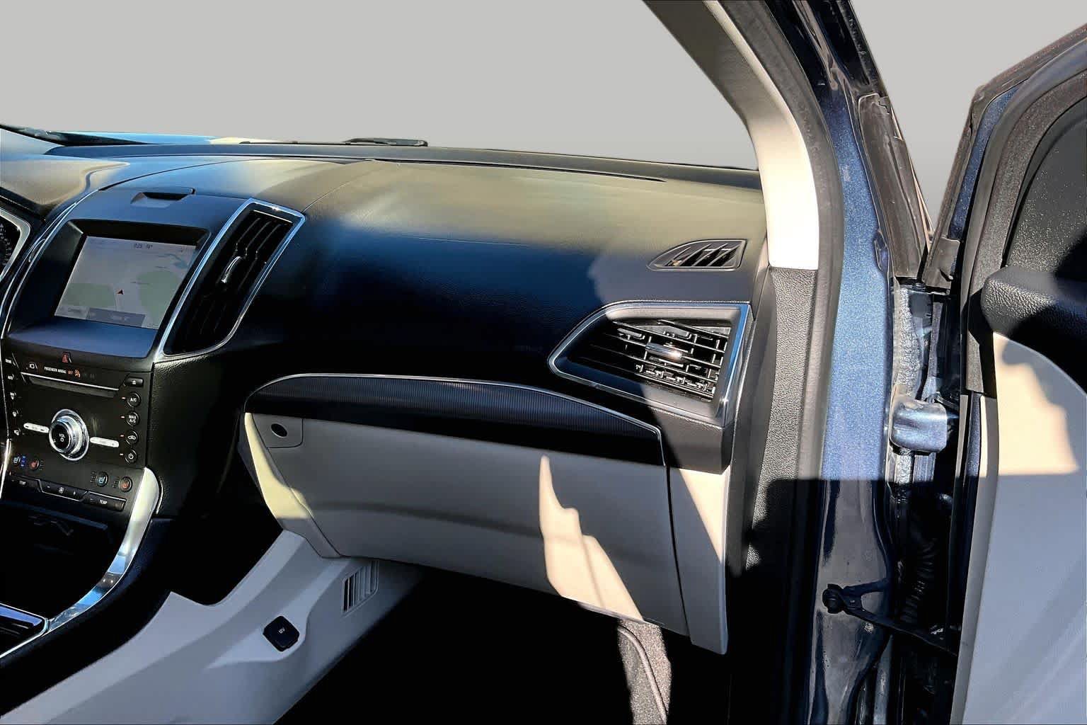 Used 2019 Ford Edge Titanium w/ Equipment Group 301A FWD image 19