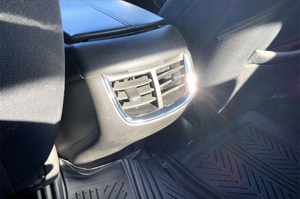 Used 2017 Chevrolet Malibu LT image 10