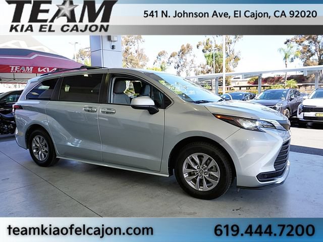 Used 2022 Toyota Sienna LE FWD image 9