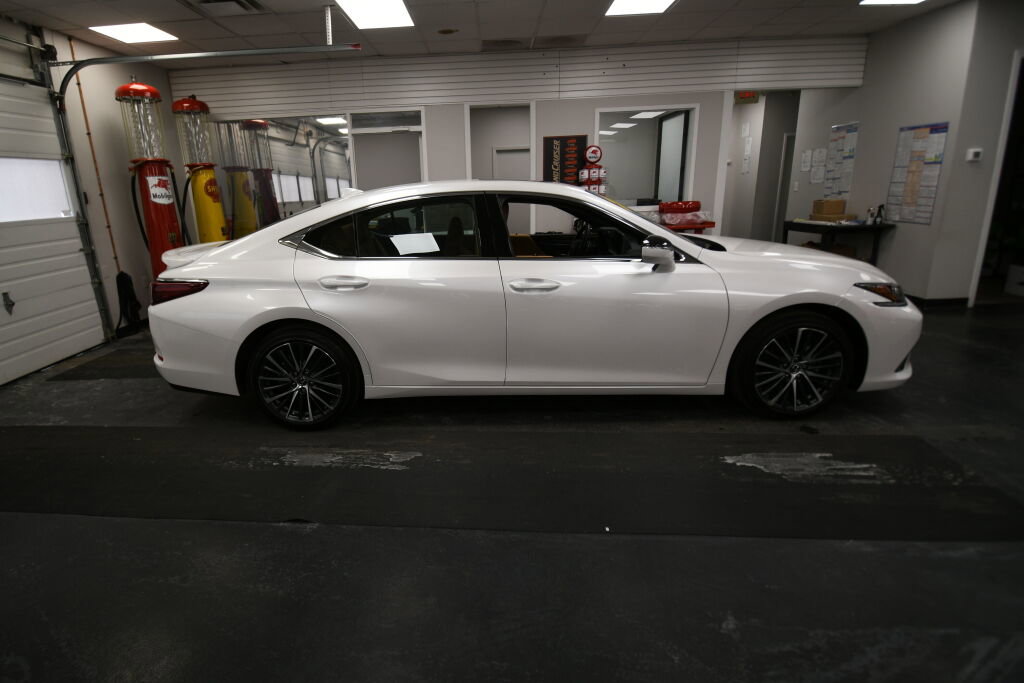 Used 2025 Lexus ES 350 w/ Premium Package image 9