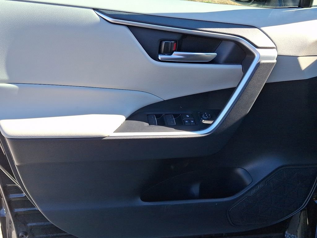 Used 2025 Toyota RAV4 XLE image 13