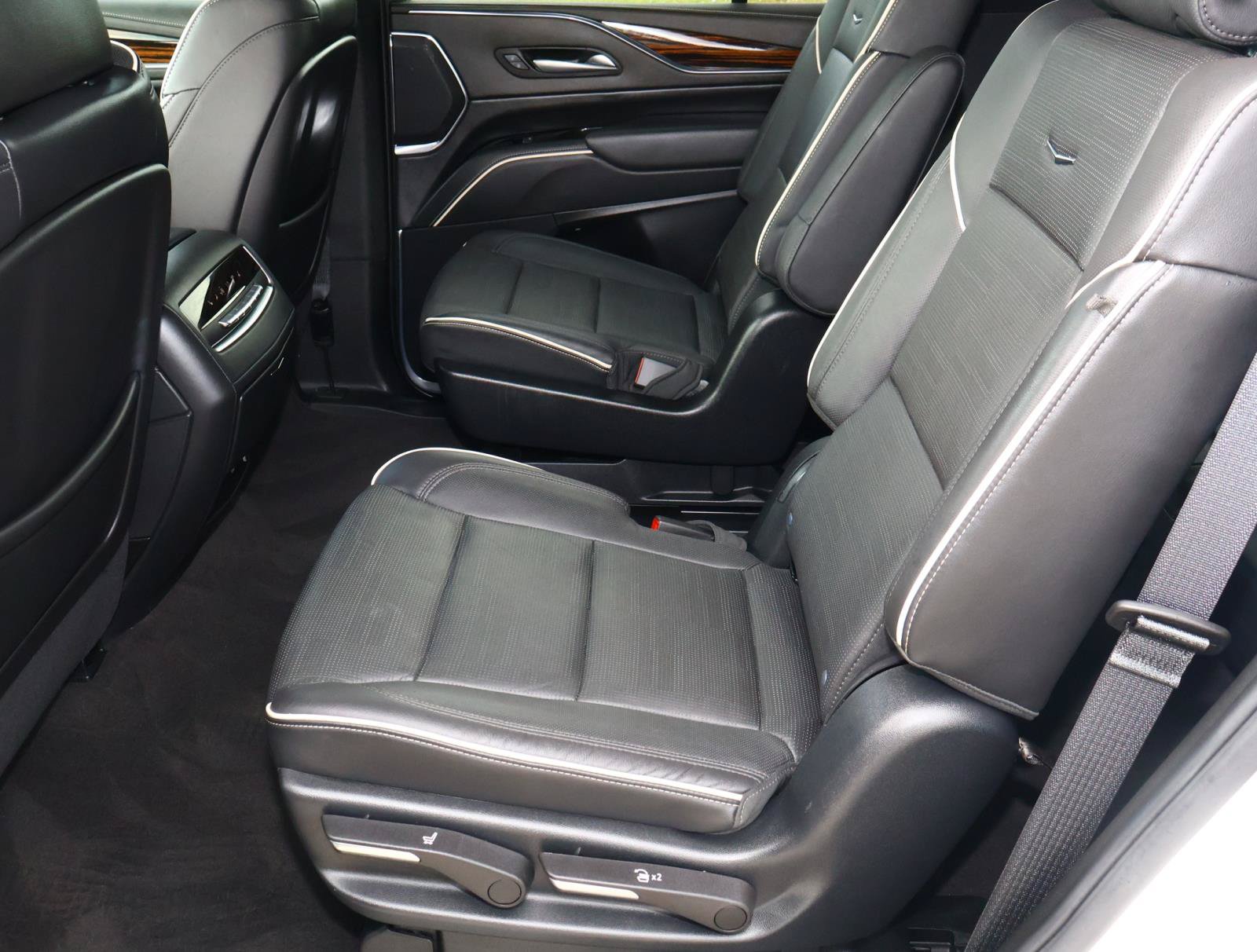 Used 2023 Cadillac Escalade Premium Luxury RWD image 22