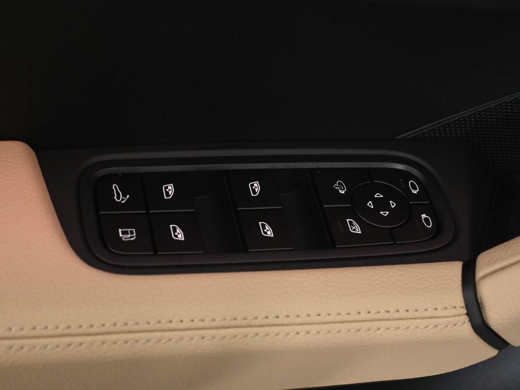 Used 2026 Porsche Cayenne E-Hybrid AWD/4WD image 32