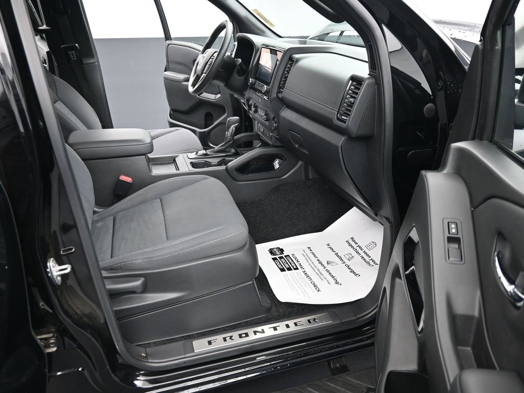 Used 2023 Nissan Frontier SV w/ Midnight Edition Package image 23