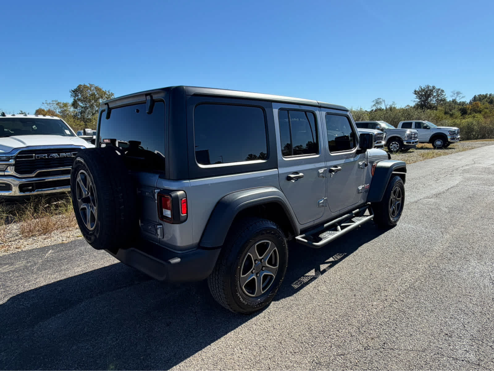 Used 2018 Jeep Wrangler Unlimited Sport S AWD/4WD image 3
