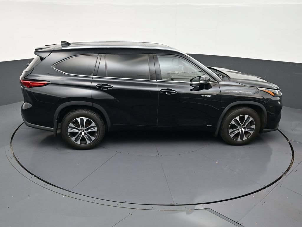 Used 2021 Toyota Highlander XLE AWD/4WD image 17