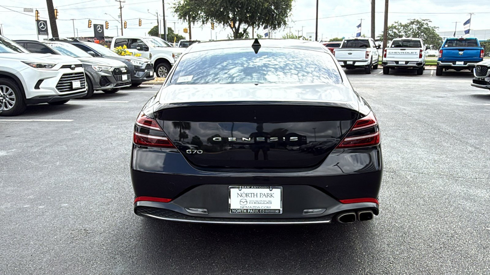 Used 2023 Genesis G70 2.0T RWD image 7