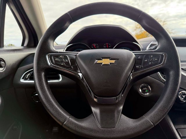 Used 2017 Chevrolet Cruze LT w/ Convenience Package FWD image 20