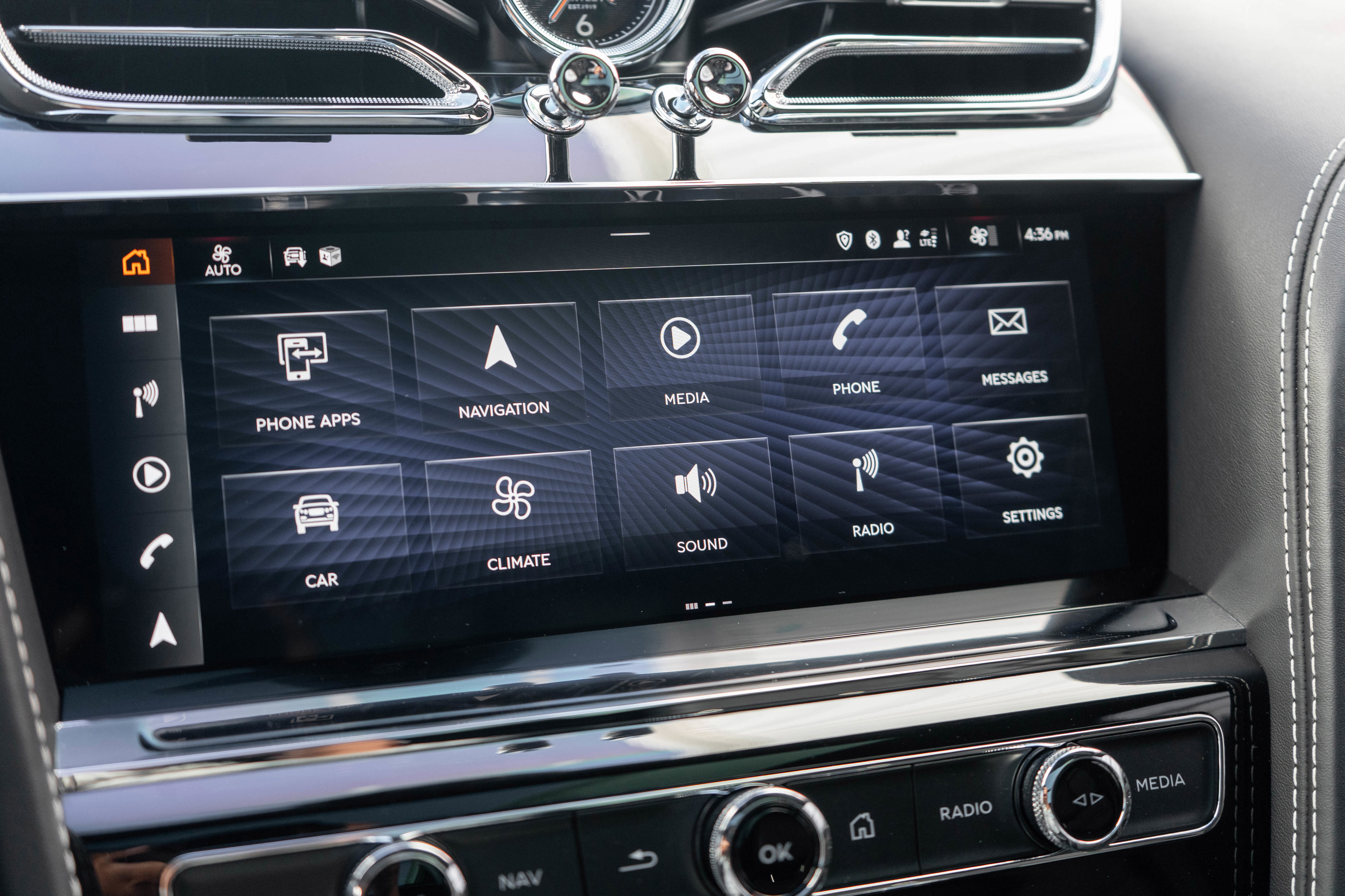 Used 2022 Bentley Bentayga image 24