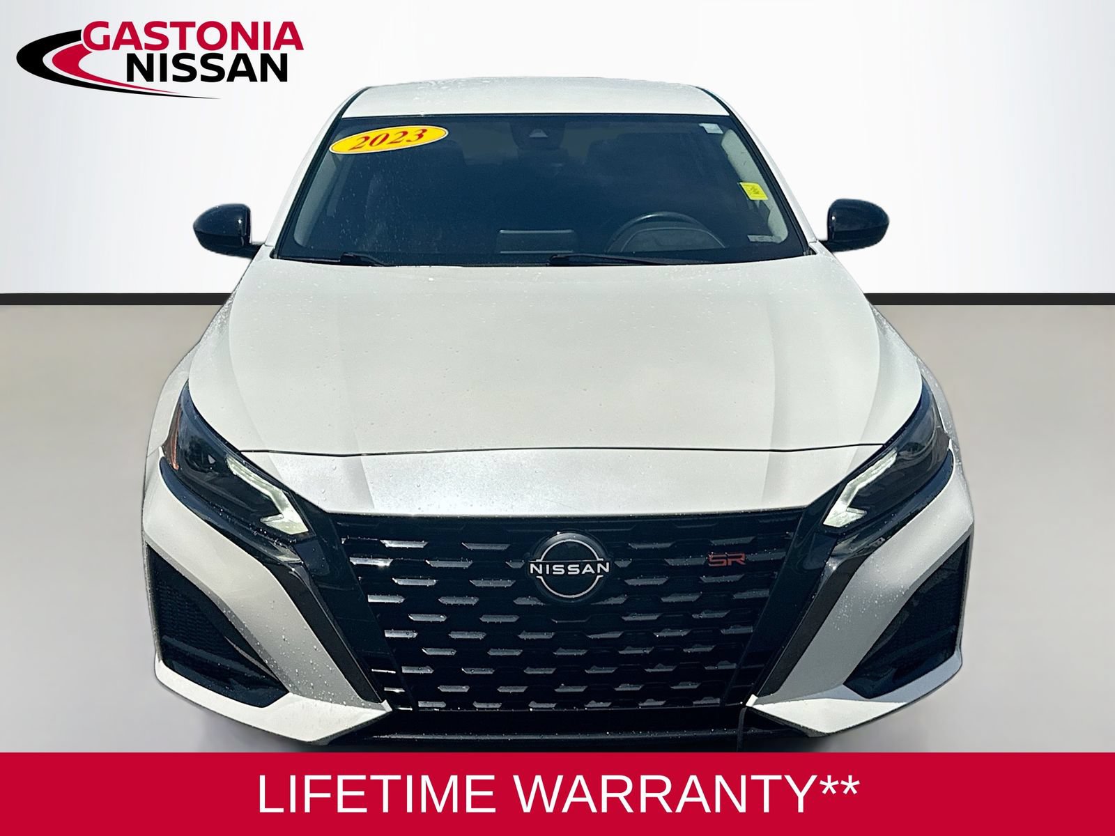 Used 2023 Nissan Altima 2.5 SR FWD image 2