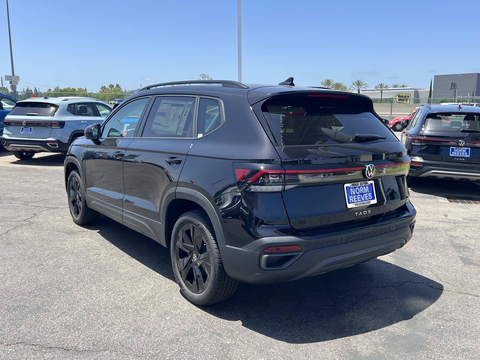 New 2026 Volkswagen Taos SE FWD image 3