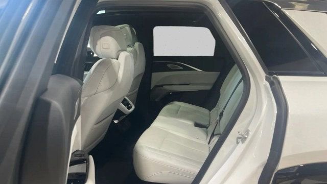 Used 2024 Cadillac Lyriq Luxury RWD image 17