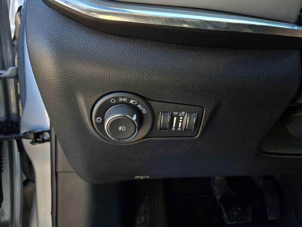 Used 2024 Jeep Compass Limited image 14