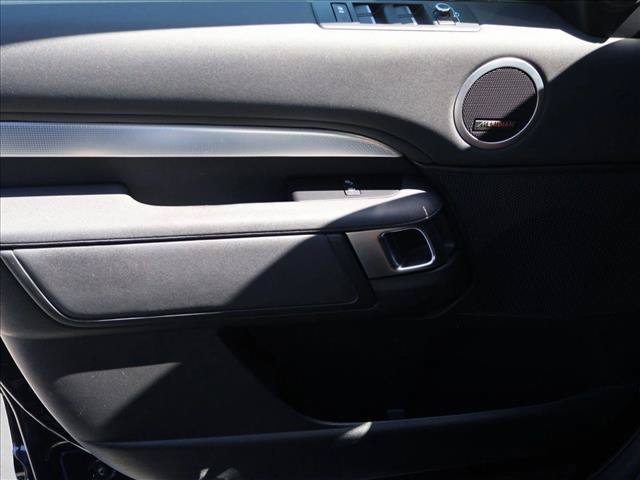 Used 2020 Land Rover Discovery Landmark AWD/4WD image 12