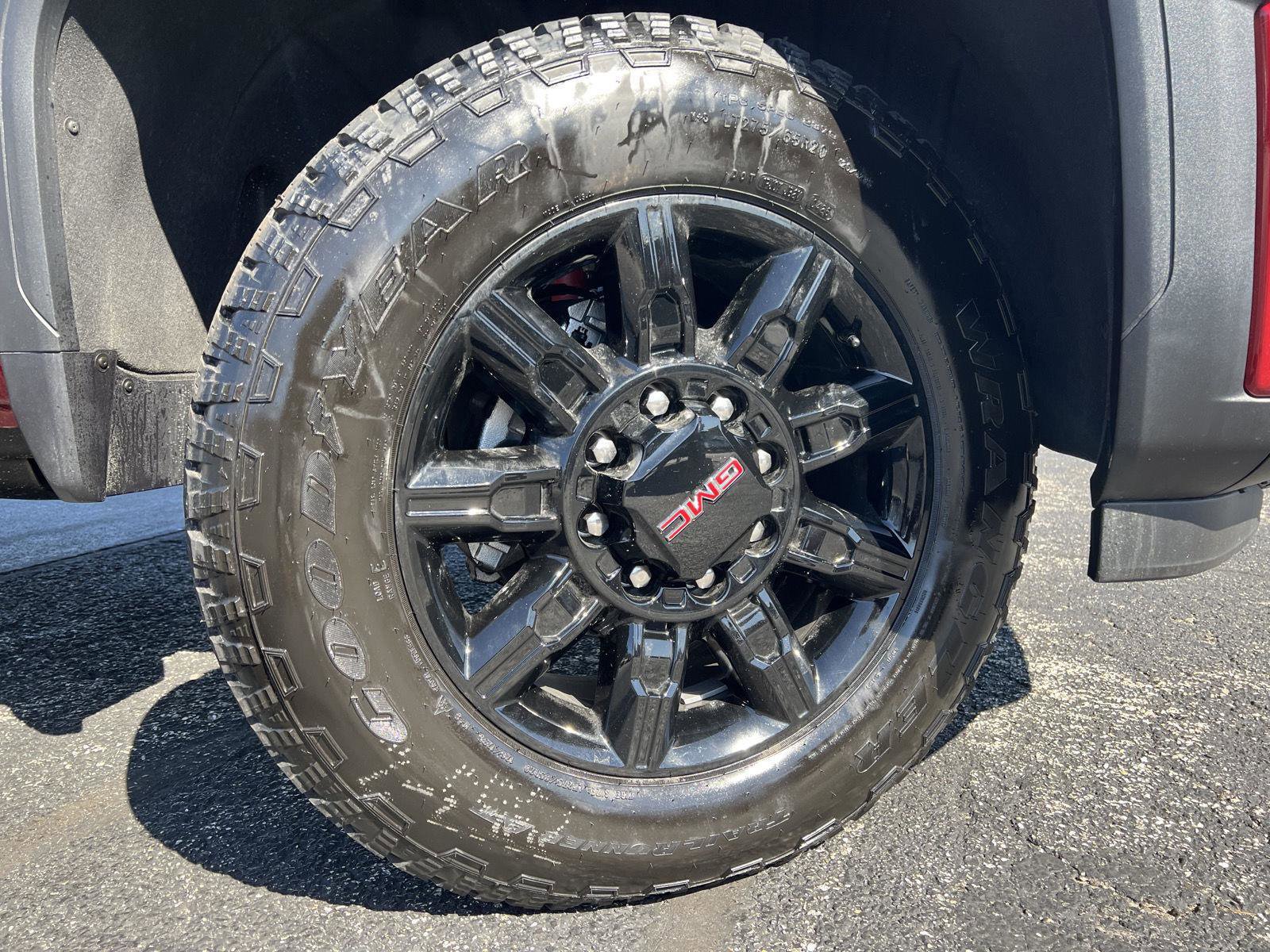 New 2026 GMC Sierra 2500 AT4 image 2