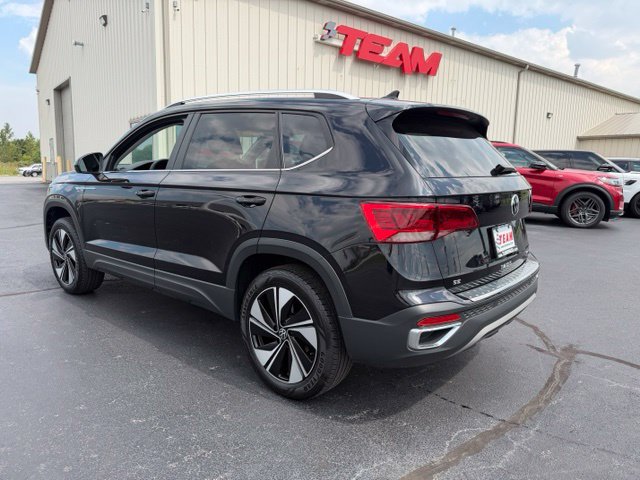 Used 2023 Volkswagen Taos SE w/ Panoramic Sunroof Package AWD/4WD image 5